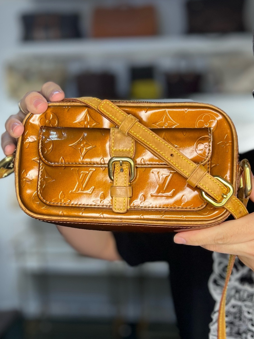 LV VERNIS CROSSBODY